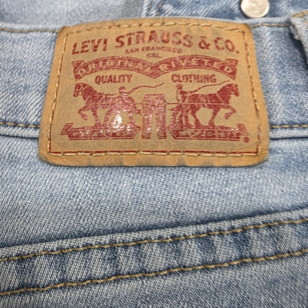 Levi's 314 Shaping Straight Jeans 31x30 Light Wash Stretch Mid Rise Tummy Contro - Picture 8 of 10